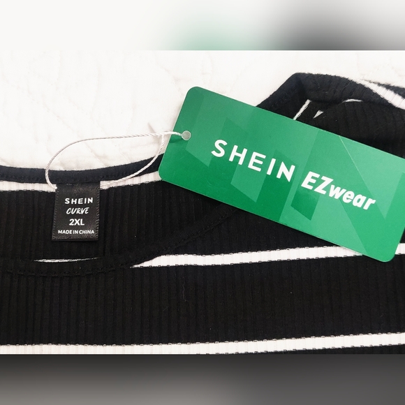 NWT button back dress. - Picture 3 of 7